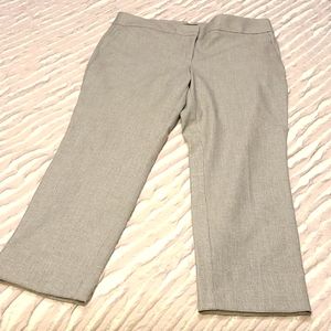 LOFT ankle pant. Size MP. Grey/white.